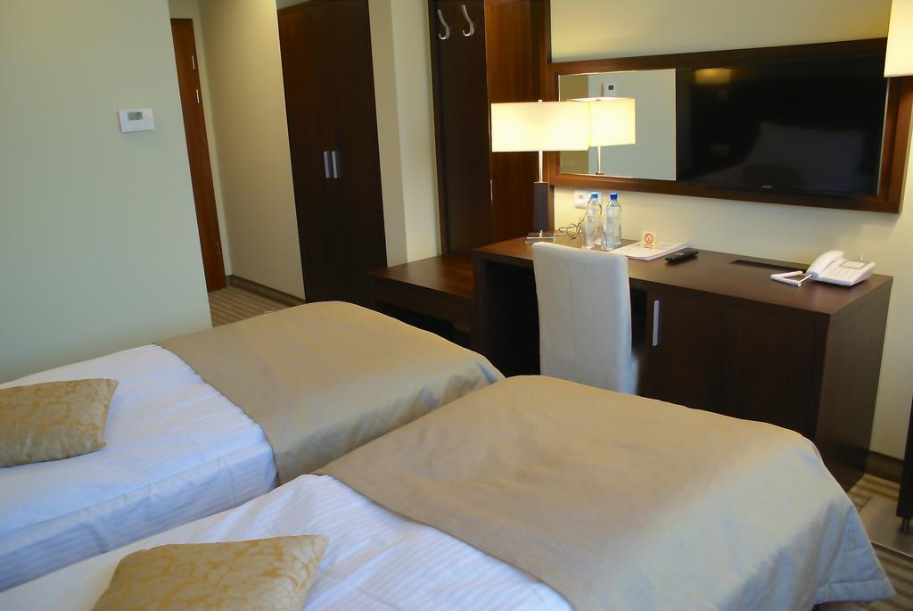 Hotel Lazur Spa & Conference Калиш Номер фото